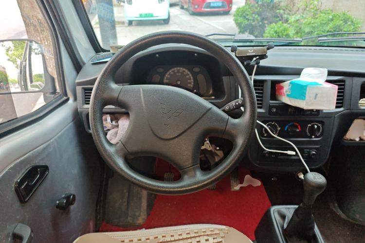 Used Wuling Zhiguang 2023 1.5L Practical Version 5/7 Seats Steering Wheel