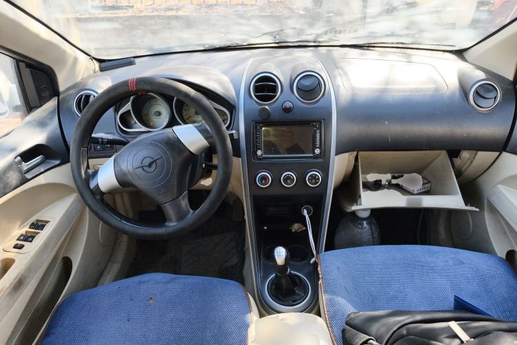 Used Haima Qubit 2013 1.3L Manual Cool Edition Center Console