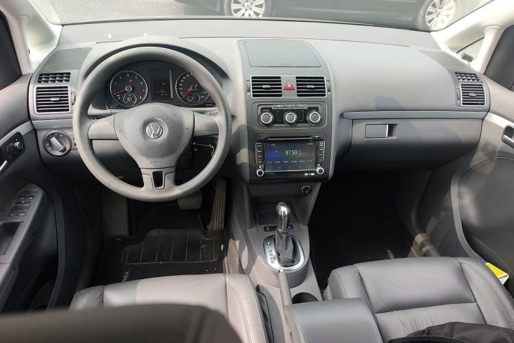 Used Volkswagen Touran 2015 1.4T DSG Comfort Edition 5 Seats Center Console