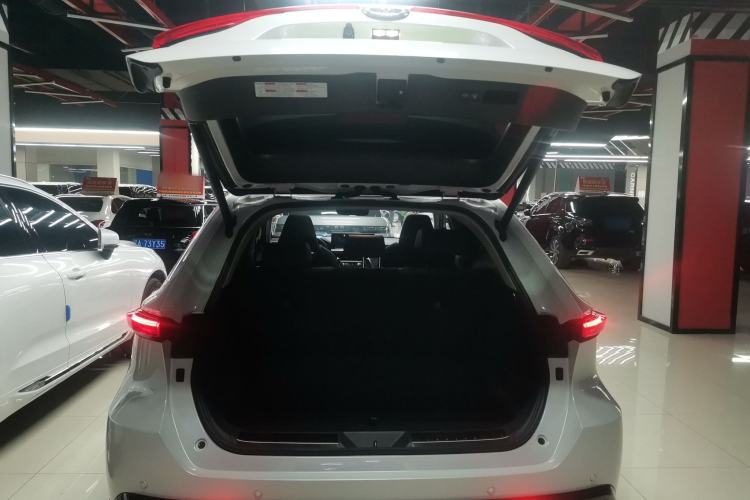 Used Toyota Venza 2023 2.0L CVT Two-Wheel Drive Prestige Version Trunk