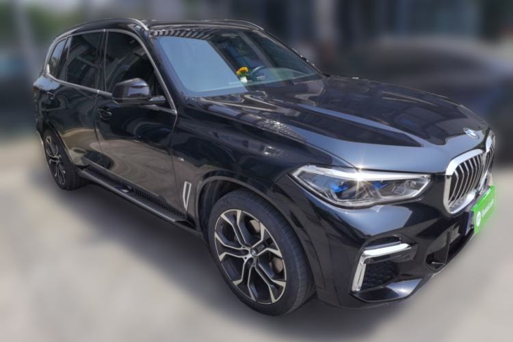 Used BMW X5 2022 xDrive 40Li M Sport Package Front Right 45 Deg