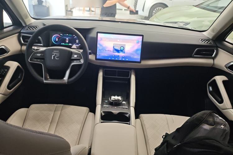 Used BYD Yuan UP 2024 401KM Leading Edition Center Console