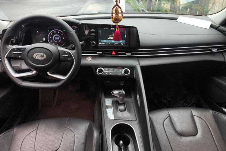 Used Hyundai Elantra 2022 1.5L CVT GLX Elite Edition Center Console