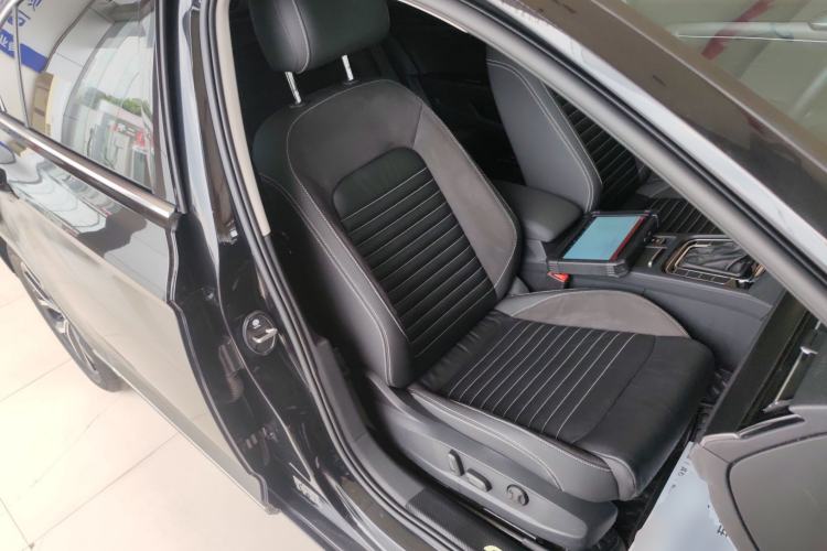 Used Volkswagen Magotan 2020 330TSI DSG Leading Model Right Front Seat