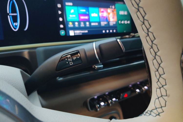 Used ORA Good Cat 2024 401 km Luxury Version 126 kW Gear Lever