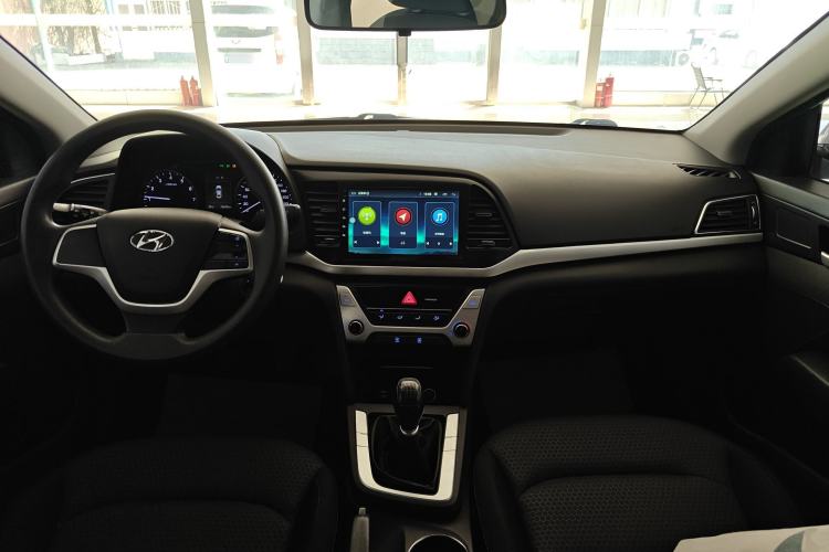 Used Hyundai Elantra (6th Generation / Lingdong) 2016 1.6L Manual ZhiXuan·Youth Edition Center Console