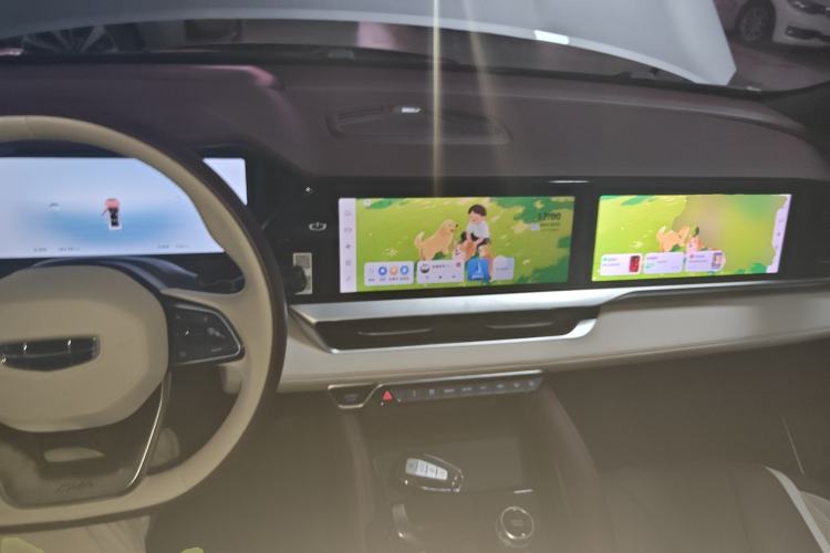 Used Geely Auto Monjaro L 2024 2.0TD High-Power Automatic Two-Wheel Drive Yunqi Version Center Console