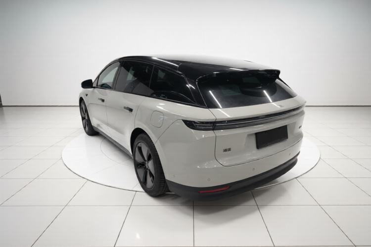 Used Li Auto i6 2025 Model Two-Wheel-Drive Standard Type Exterior 2