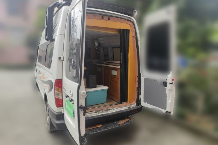 Used SAIC MAXUS Xintu V80 2019 2.5T Classic Model AMT Aoyuntong Long Wheelbase High-Roof 7-Seater