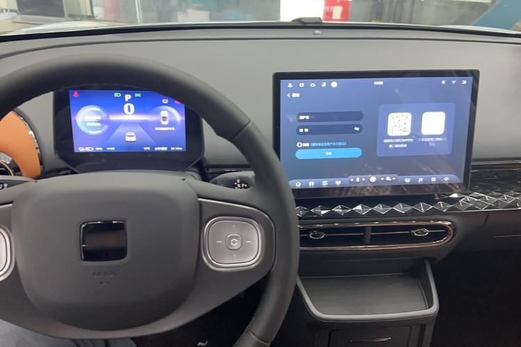 Used JAC Yiwei 3 2024 Beloved Edition 330km Air+ Interior 3