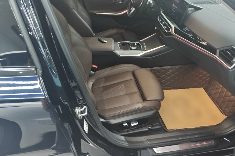 Used BMW i3 2023 eDrive 40 L Midnight Edition Right Front Seat