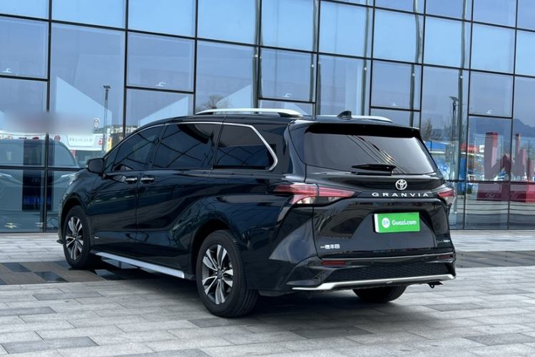 Used Toyota Granvia 2024 2.5L Hybrid Luxury Edition