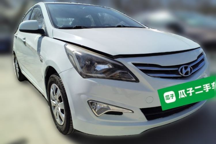 Used Hyundai Verna (older generation) 2014 1.4L Manual Smart GLS Trim Front Right 45 Deg