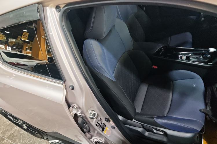 Used Toyota C-HR 2018 2.0L Leading with Sunroof China VI Standard Right Front Seat