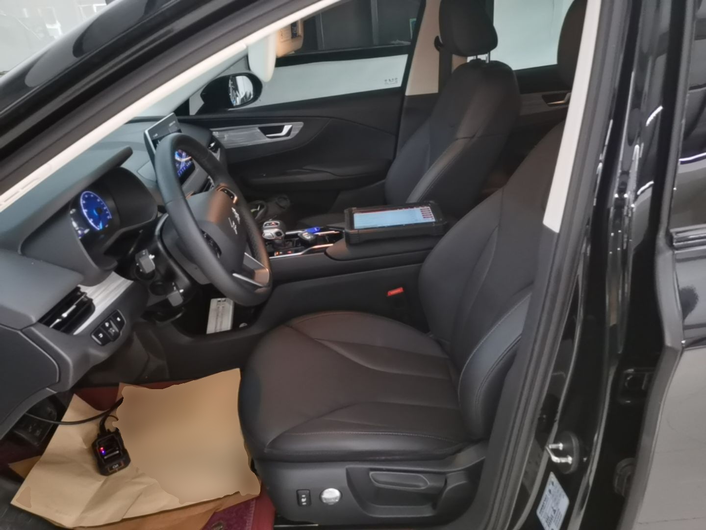 Hongqi E-QM5 2024 610 km PLUS — снимка 17
