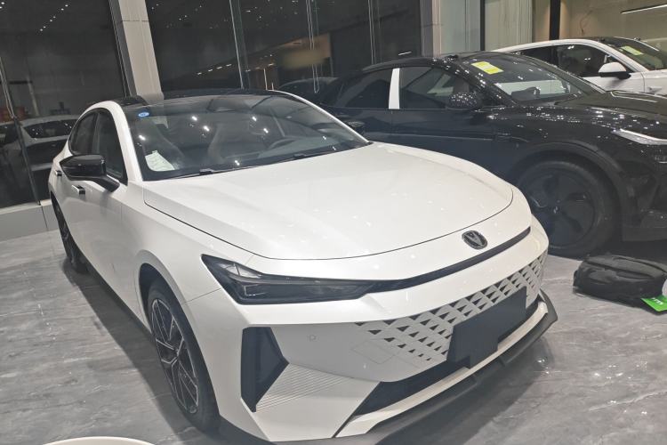 Used CHANGAN UNI-V iDD 2024 Blue Whale Smart Electric iDD 136km Luxury Model
