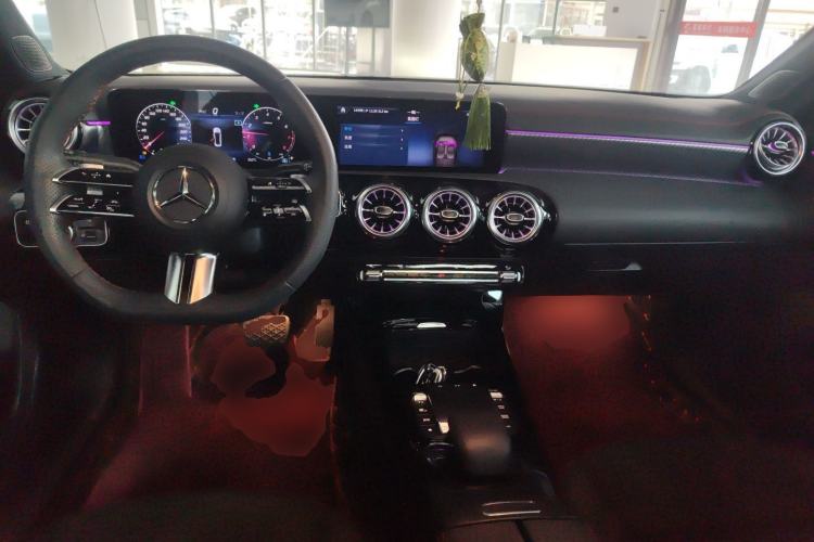 Used Mercedes-Benz A-Class 2022 Revised Version A 200 L Sport Sedan Fashionable Style
