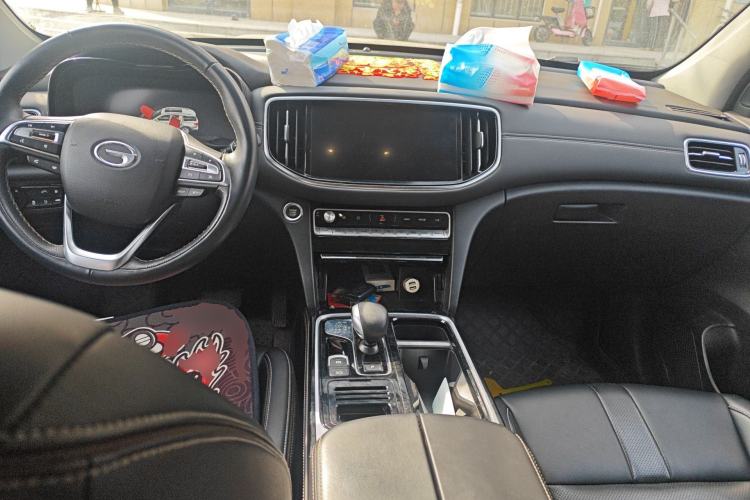 Used GAC Trumpchi GS8 2021 390T Two-Wheel-Drive Dark Knight Edition Center Console