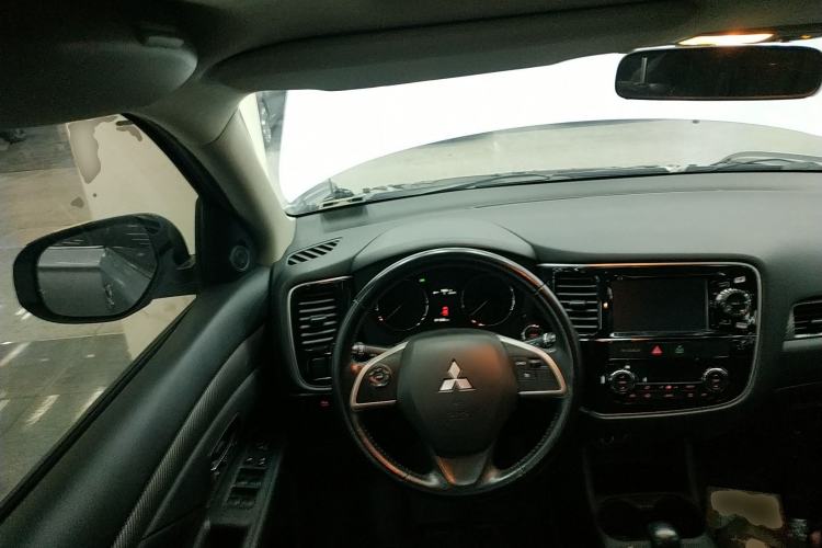Used Mitsubishi Outlander (Import) 2014 2.4L 4x4 Deluxe Value Edition 7 Seats
