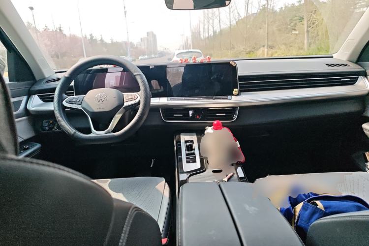 Used Volkswagen Tavendor 2024 330TSI Luxury Touring - All-Inclusive Edition Center Console