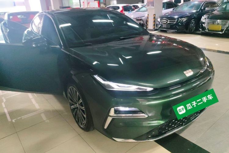 Used Geely Galaxy 8 2025 130km EM-i Flagship Edition Front Right 45 Deg