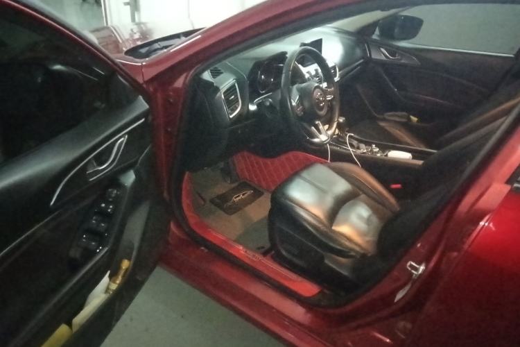 Used Mazda 3 Axela 2017 Sedan 2.0L Automatic Flagship Model China V Standard Driver Seat