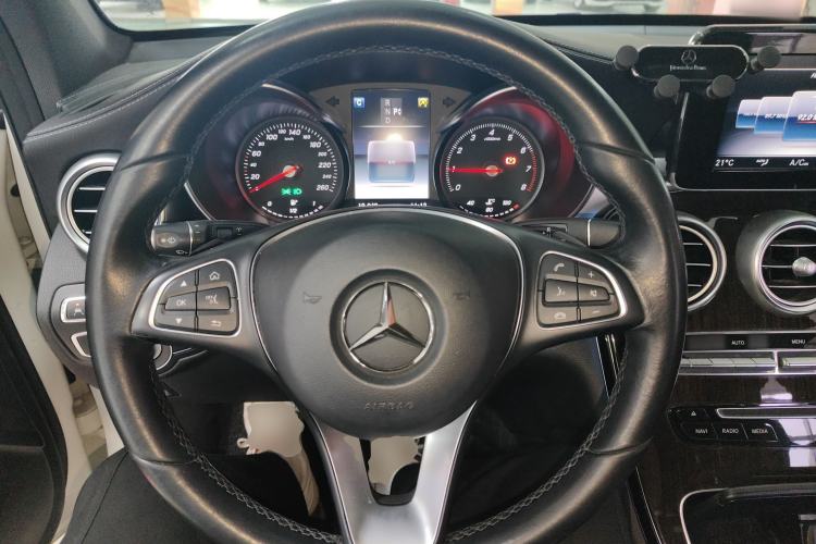 Used Mercedes-Benz GLC 2019 GLC 260 4MATIC Luxury Model Steering Wheel