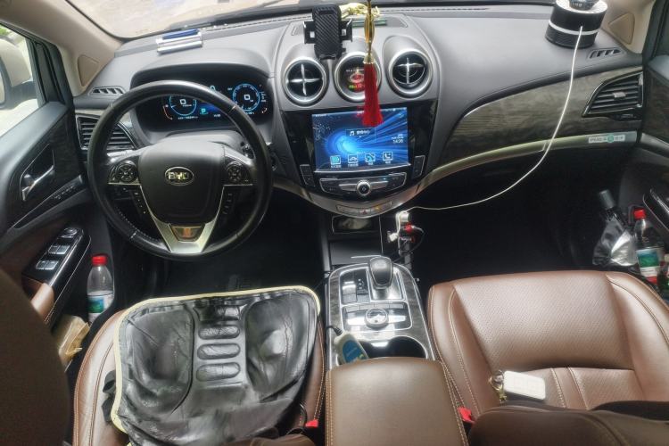 Used BYD Tang New Energy 2015 2.0T Four-Wheel-Drive Flagship Model Center Console