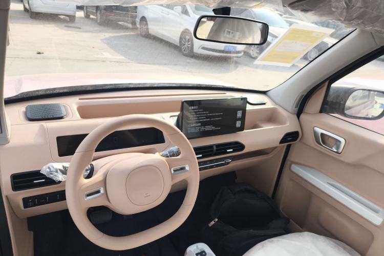 Used Geely Galaxy Panda 2024 Panda Mini 200km Endurance Bear Center Console