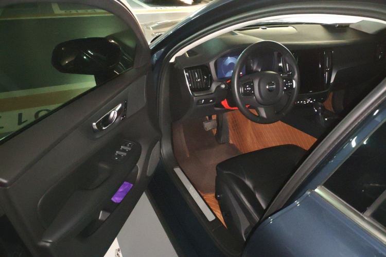 Used Volvo S60 2021 T4 Zhiyi Luxury Edition
