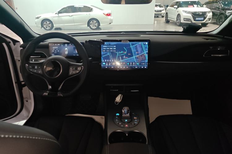 Used BYD Seal 06 New Energy 2025 DM-i Smart Drive 80KM Luxury Model Center Console