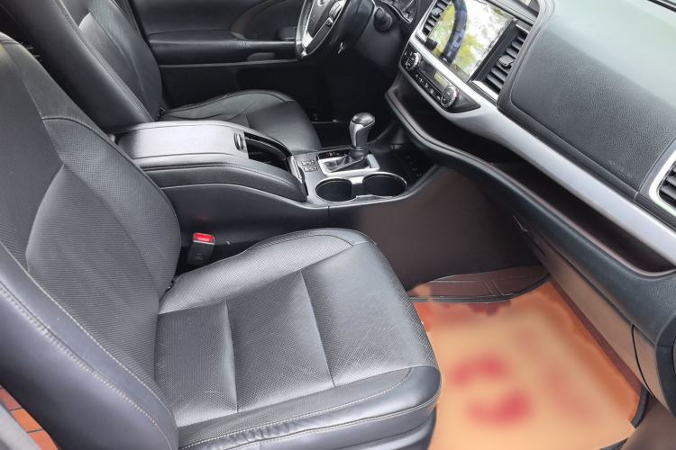 Used Toyota Highlander 2018 2.0T Four-Wheel Drive Luxury Edition 7 Seats China V Emission Standard Right Front Seat