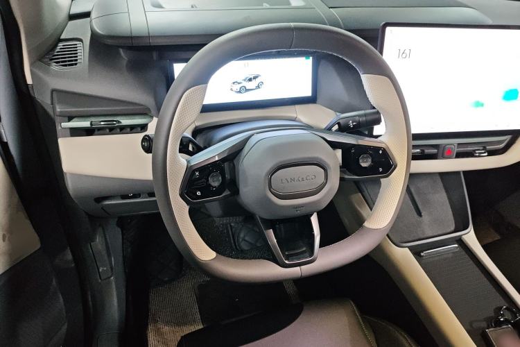 Used Lynk & Co 06 EM-P 2023 EM-P 56 Standard Range Pro Steering Wheel