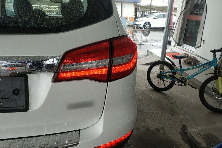 Used Haval H8 2017 2.0T Gasoline Two-Wheel Drive Smart Edition
