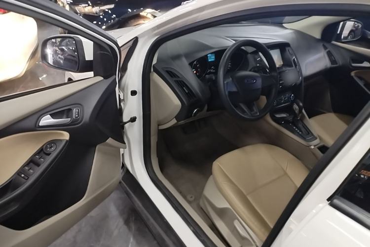 Used Ford Focus 2017 Sedan 1.6L Automatic Comfort Plus SmartDrive Edition Driver Seat