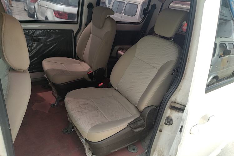 Used Wuling Rongguang V 2018 1.5L Standard Version
