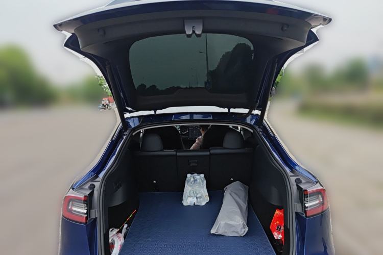 Used Tesla Model Y 2021 Long-Range All-Wheel-Drive Version Trunk