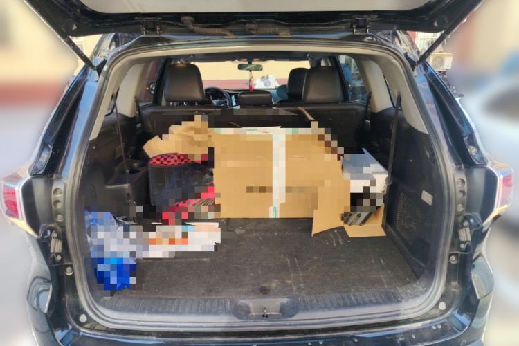 Used Toyota Highlander 2015 2.0T Four-Wheel Drive Luxury Edition 7-Seater Trunk