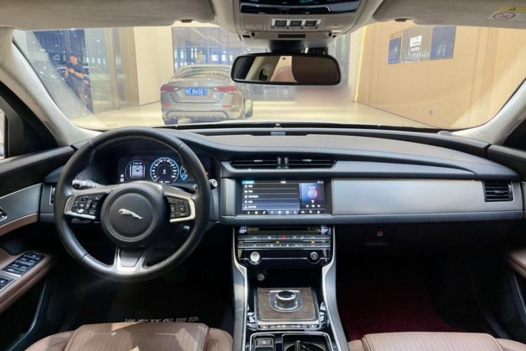 Used Jaguar XFL 2018 XFL 2.0T 250 PS Premium Edition
