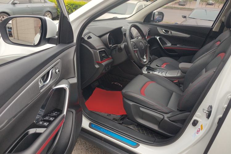 Used CHANGAN CS55 2018 1.5T Automatic Colorful Edition China V Standard
