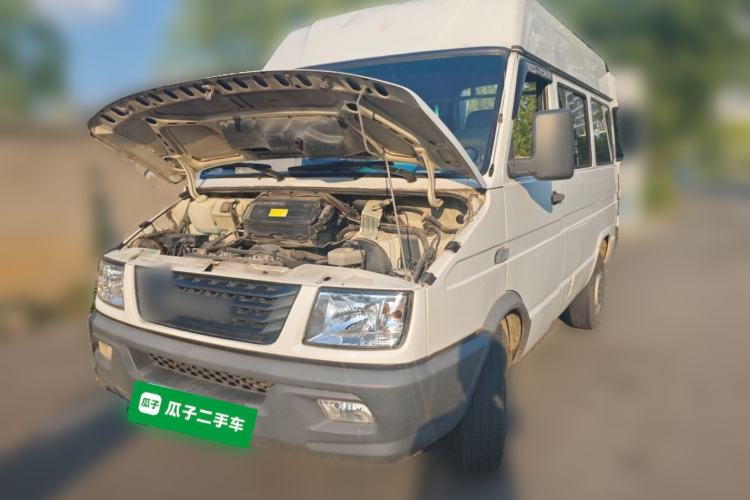 Gebrauchter Iveco Daily 2017 2.5T A35 Passenger Van 5-7 Seats Model 47Z5 Guazi used car, China used car export, Used car for sale, Used cars, Cheapest cars for sale