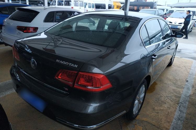 Used Volkswagen Magotan 2015 1.8TSI Luxury Model Rear Right 45 Deg