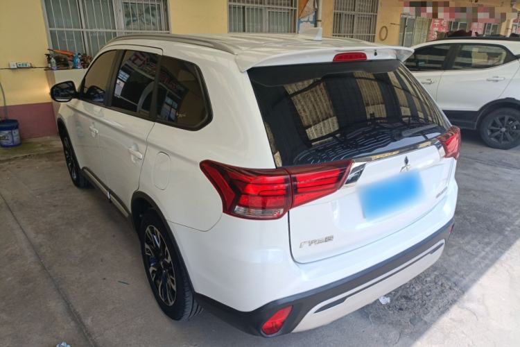 Used Mitsubishi Outlander 2019 2.0L Two-Wheel Drive Comfort Edition 5 Seats China VI Standard