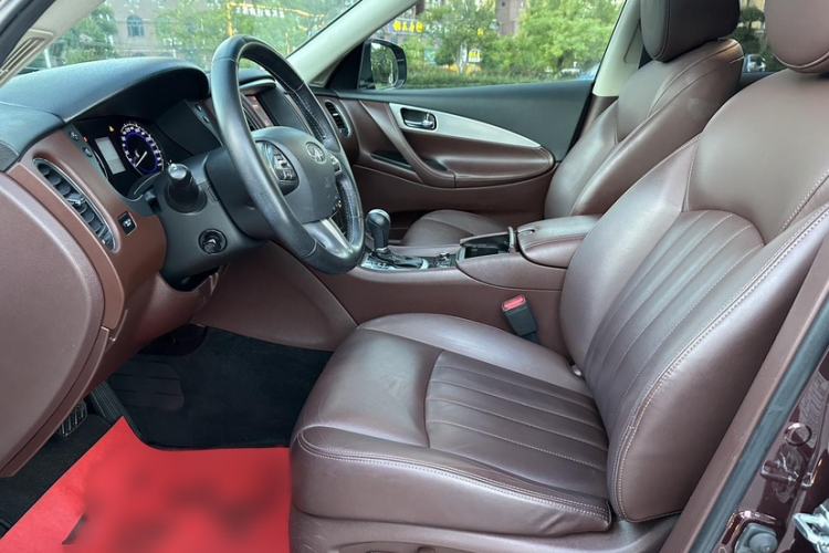 Used Infiniti QX50 2015 2.5L Enjoyment Edition Interior 9