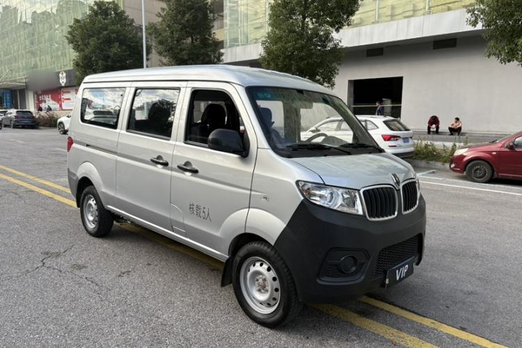 Used Jinbei Hiace X30 2023 1.5L Super-Comfortable Passenger Van 5/6/7-Seater Non-Air-Conditioned Version Model SWC15M