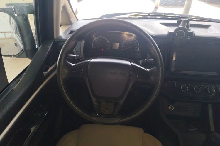 Used FORTHING Lingzhi 2023 M5 1.6L Practical Model 5 Seats
