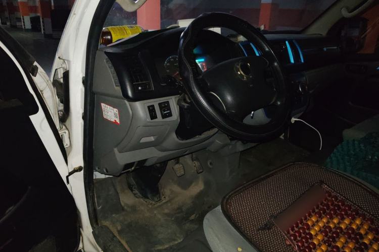 Used Farizon Xingxiang E6 2020 Van Model Low Roof 1365kg Payload Capacity Equipped with High-Capacity CATL Battery
