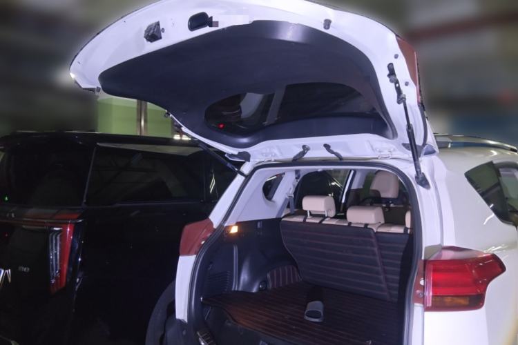 Used Toyota RAV4 2013 2.5L Automatic 4x4 Elite Edition Trunk