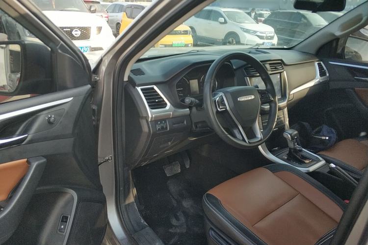 Used SAIC MAXUS T70 2021 2.0T Diesel Automatic 4x4 Elite Version with Long Bed and High Ground Clearance
