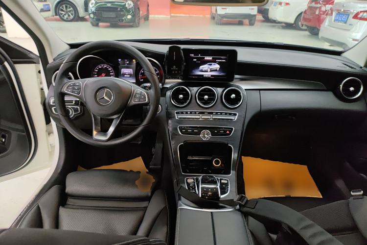 Used Mercedes-Benz C-Class 2017 Facelift C 200 L Sport Edition Center Console
